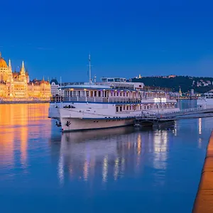Grand Jules - Boat Botel