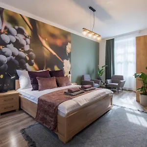 vrvdhz-apartmanok.egerhotels.net/