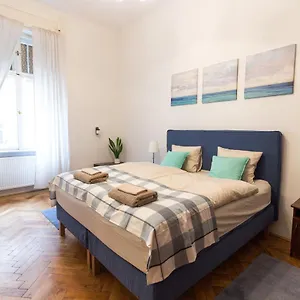 Beautiful Spacious Three-Room Suite Close To Buda Castle Apartment